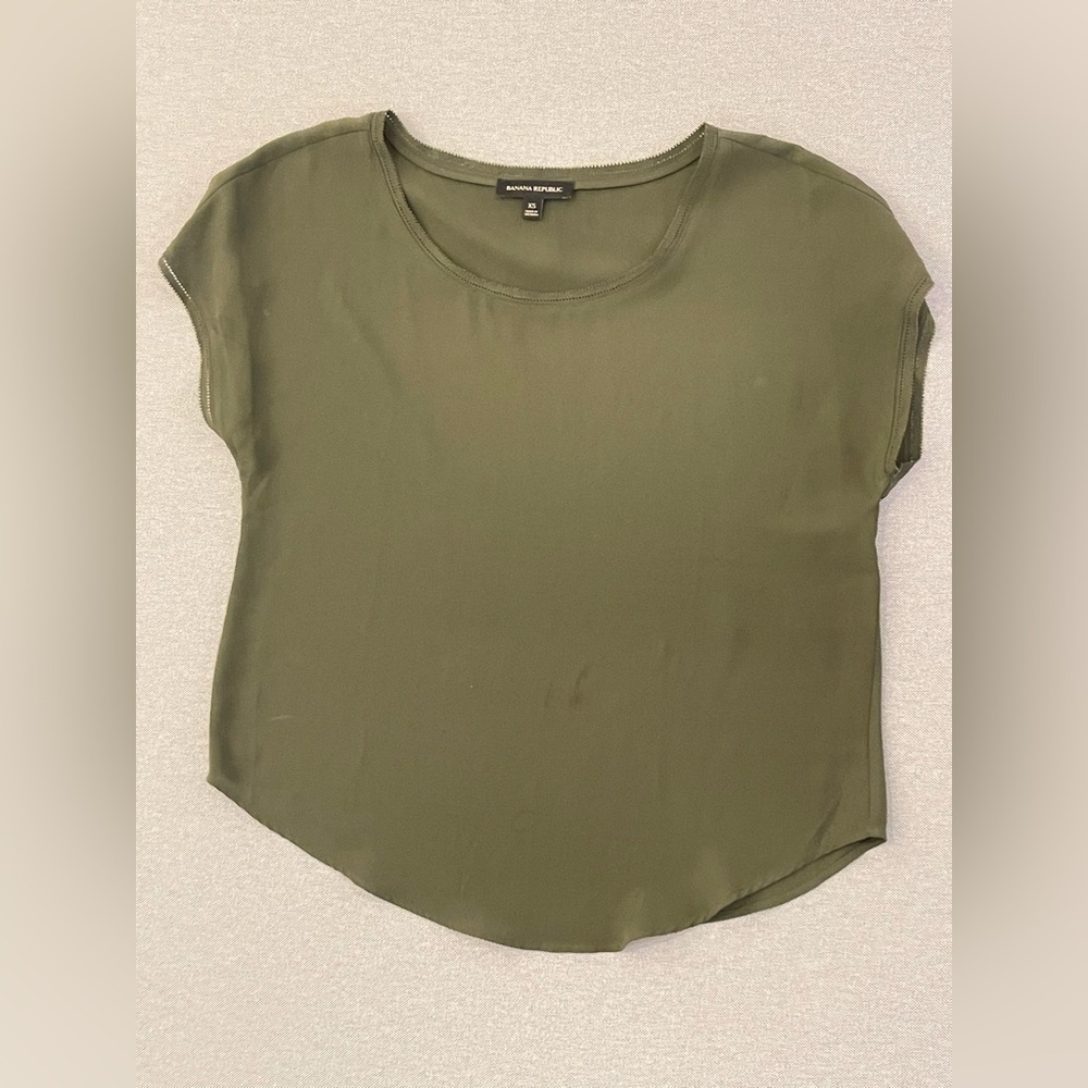 Banana Republic Olive Green Blouse (Size‎ XS)